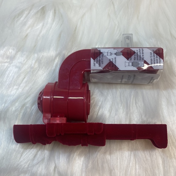 “NUTCRACKER” Wallflowers Fragrance Plug by BBW, Christmas Red Felted, NWT-Sealed - Picture 4 of 8